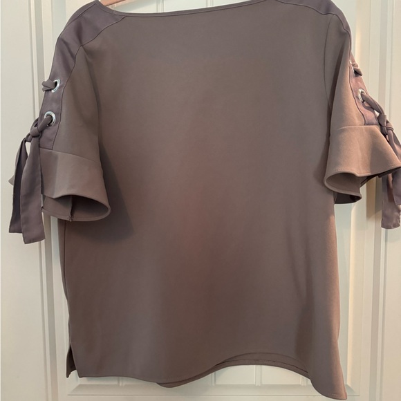 Tan Worthington blouse with lace up sleeves size Large. - Picture 6 of 7